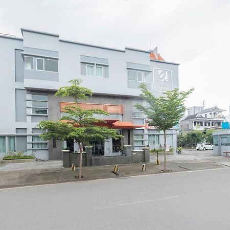 Oyo 424 Asia Hotel Makassar Extérieur photo