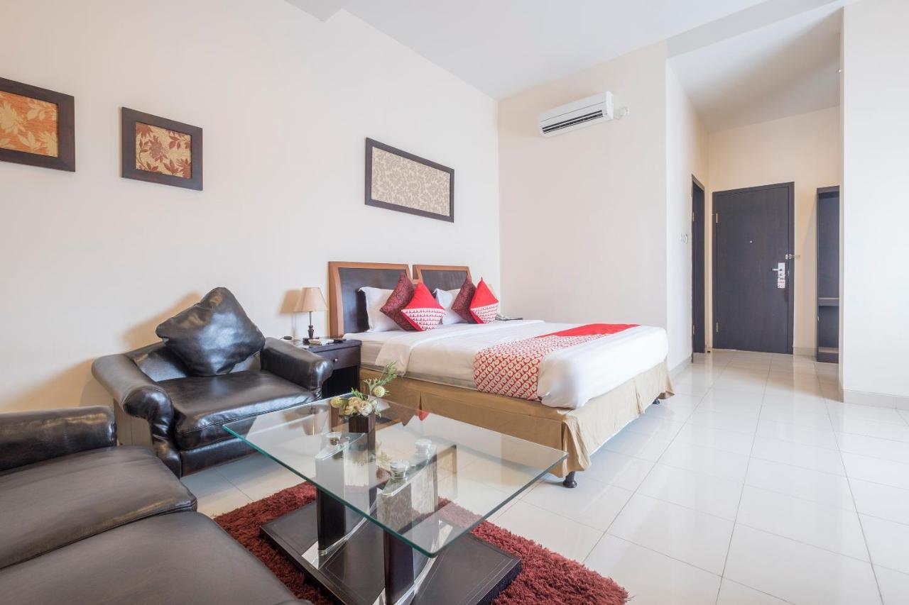 Oyo 424 Asia Hotel Makassar Extérieur photo