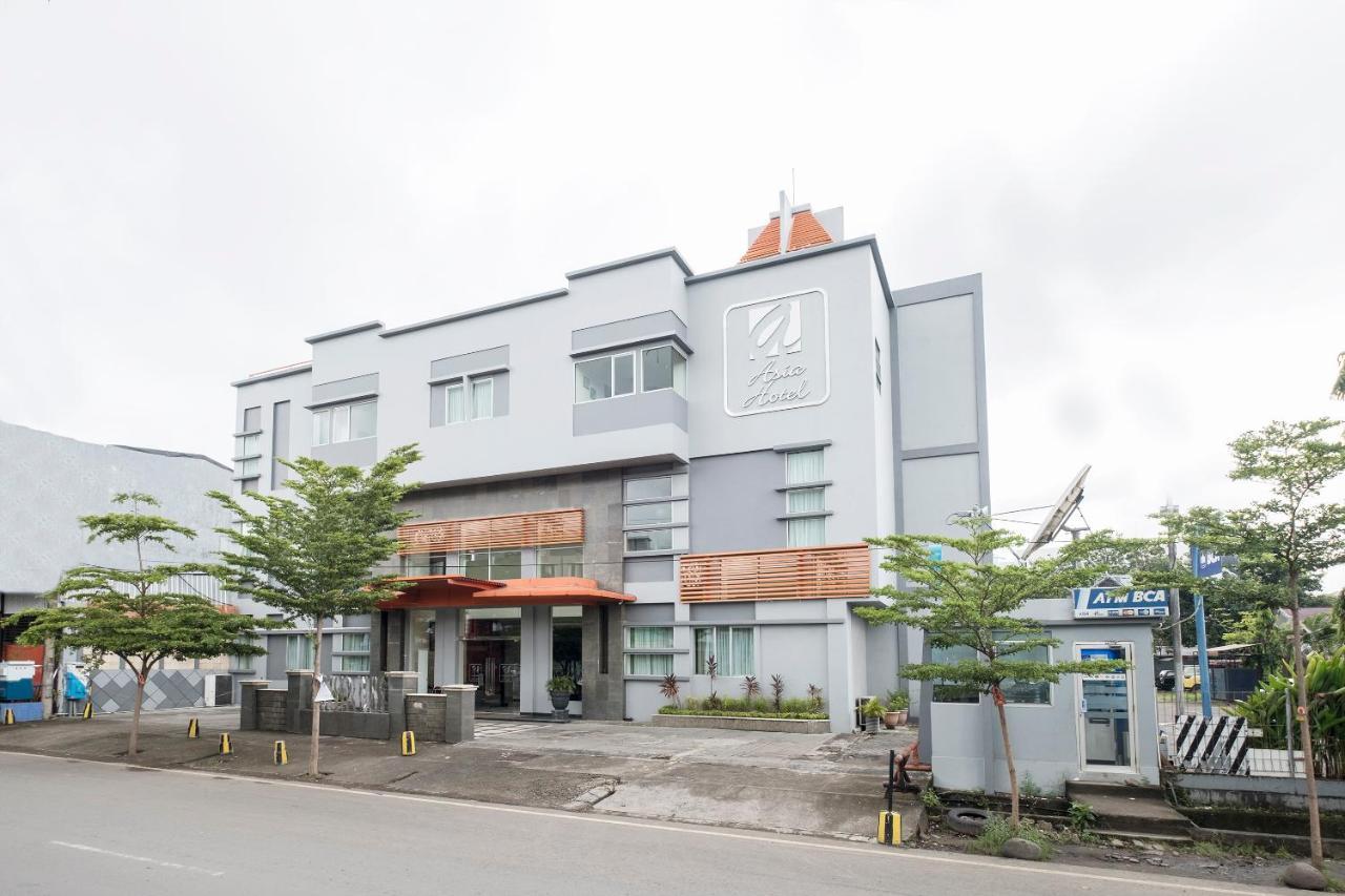Oyo 424 Asia Hotel Makassar Extérieur photo